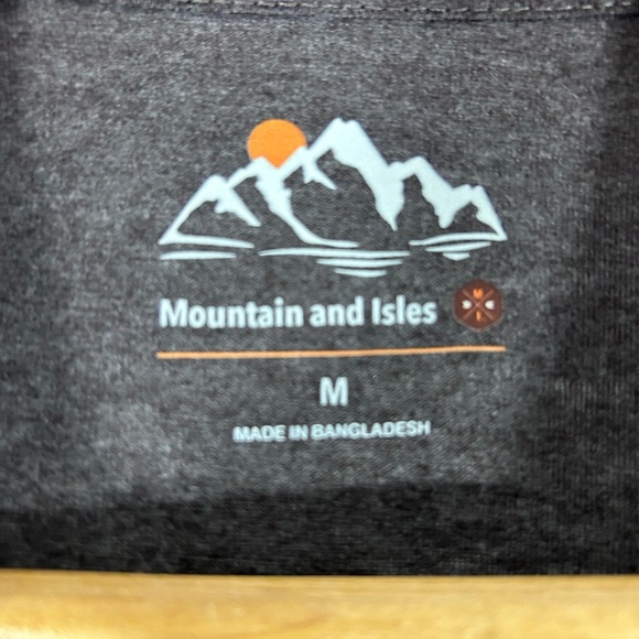NWT Mountain and Isles T-shirt Cocoa Heather Size Medium Nature Camping - Picture 4 of 10